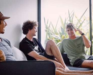 Se estrena un documental “El Paraíso” basado en las olas de El Salvador